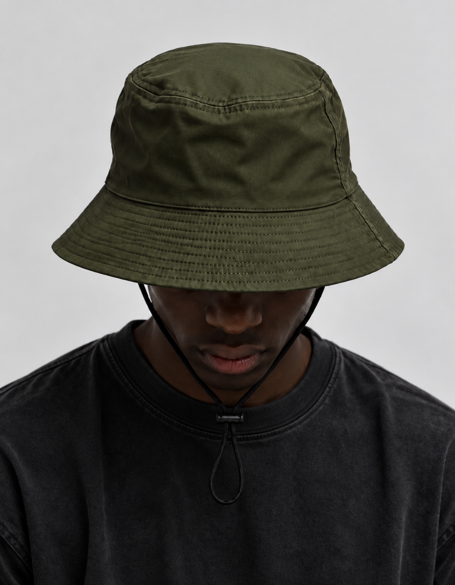 Bucket Verde Básico con Cordón Ajustable Unisex | THE LOKI®